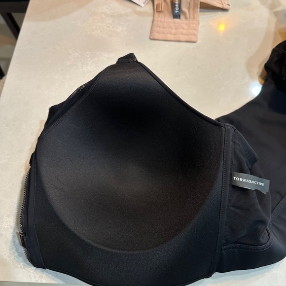 Torrid sport bra 42DD - Picture 2 of 3
